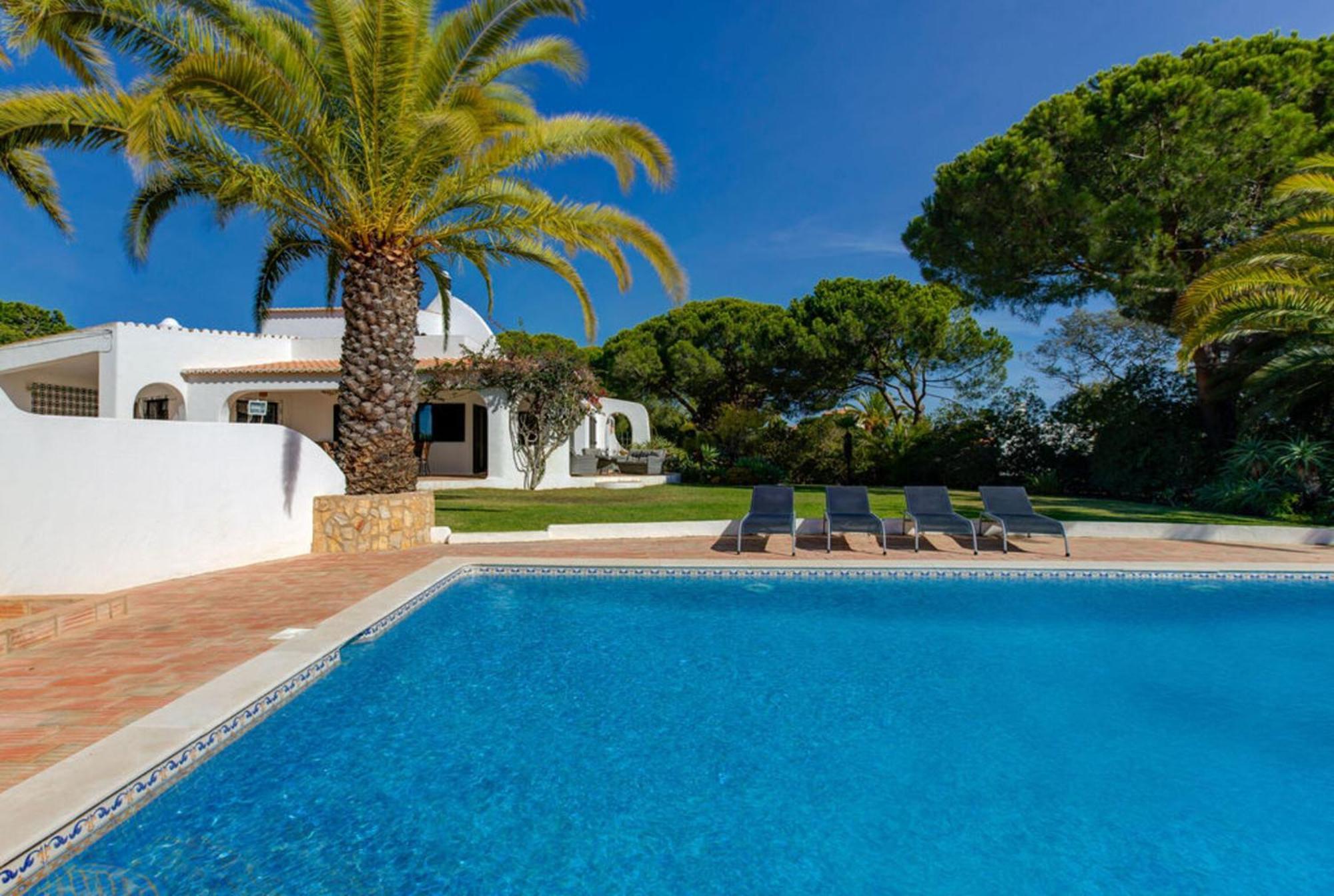 Villa Barlavento - Stunning 4-Bedroom Villa With Tennis Court Карвоейро Екстериор снимка