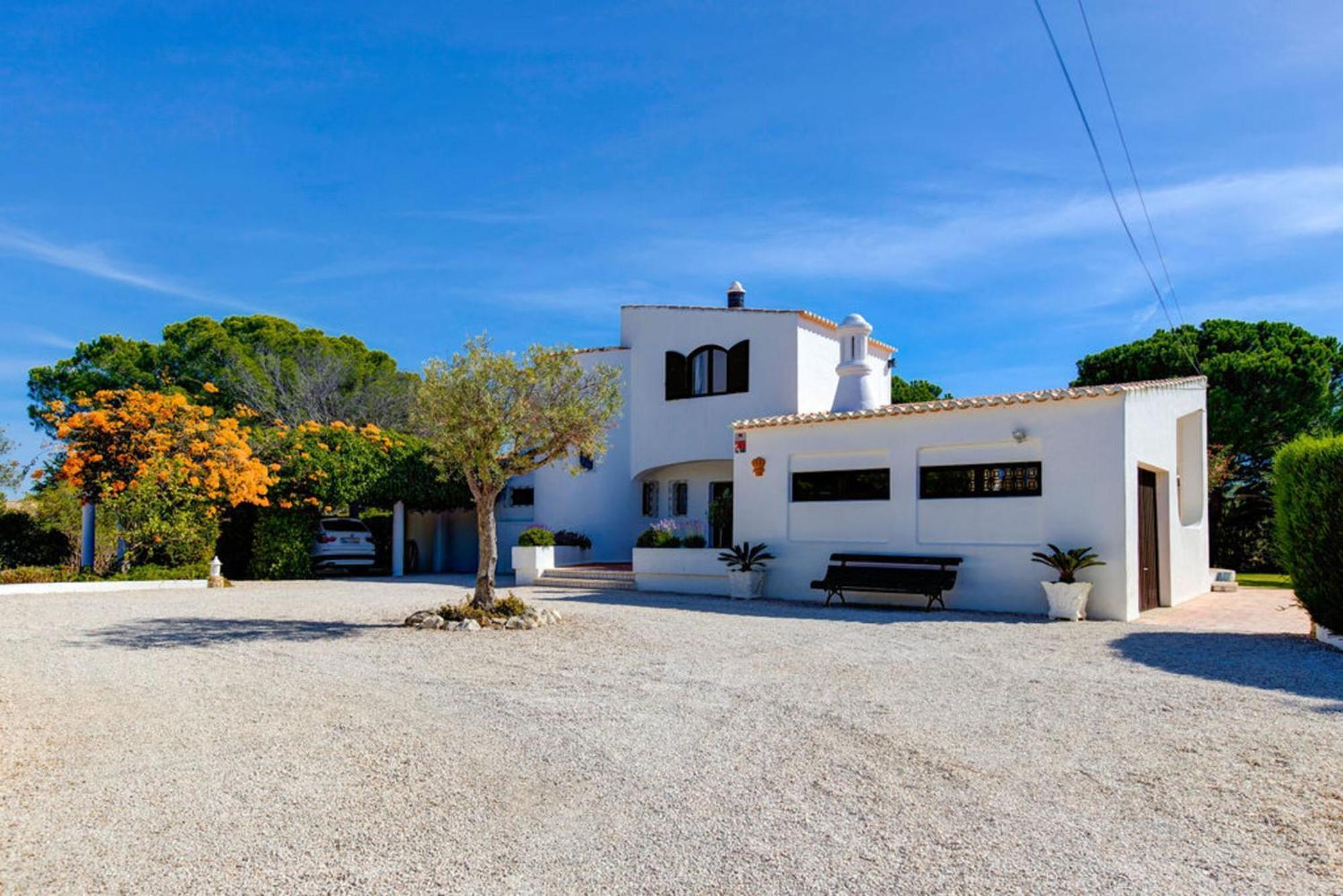 Villa Barlavento - Stunning 4-Bedroom Villa With Tennis Court Карвоейро Екстериор снимка